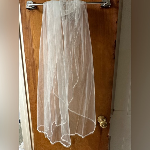 Beaded Finger Tip Veil main image 4